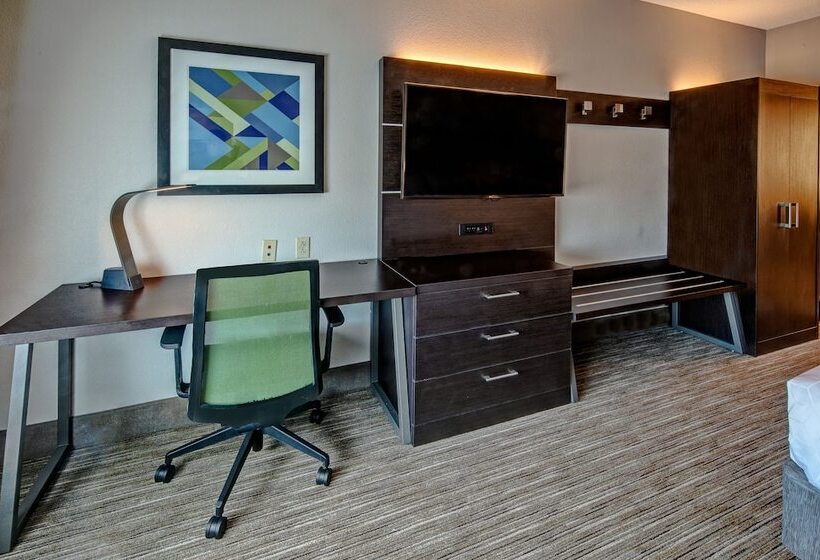 Suite Adapted for people with reduced mobility, Holiday Inn Express  & Suites Jackson Northeast