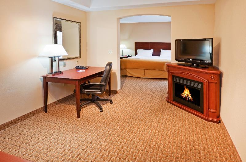 Deluxe Suite King Bed, Holiday Inn Express Guymon, An Ihg