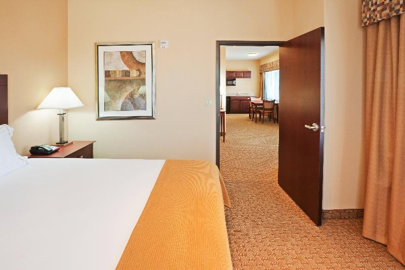 Deluxe Suite King Bed, Holiday Inn Express Guymon, An Ihg