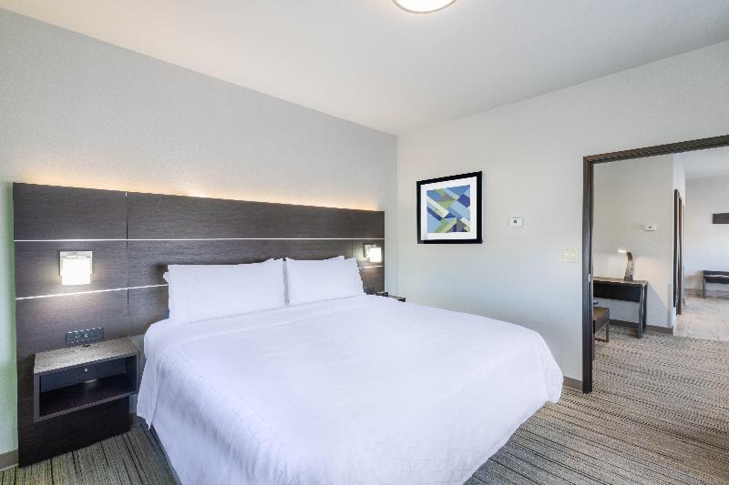 Deluxe Suite King Bed, Holiday Inn Express Guymon, An Ihg