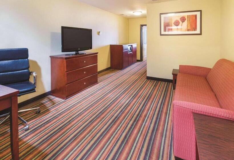 Suit Deluxe, La Quinta Inn & Suites By Wyndham Woodway  Waco South