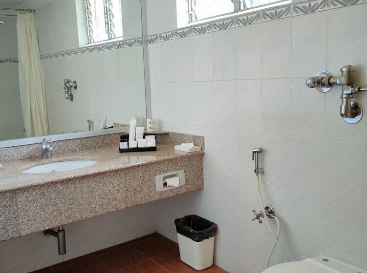ویلای لوکس 1 خوابه, Srm Hotel Trichy