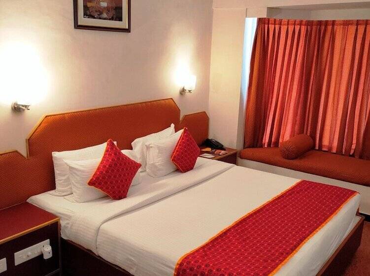 ویلای لوکس 1 خوابه, Srm Hotel Trichy