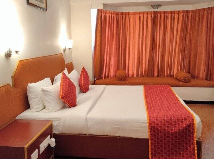 ویلای لوکس 1 خوابه, Srm Hotel Trichy