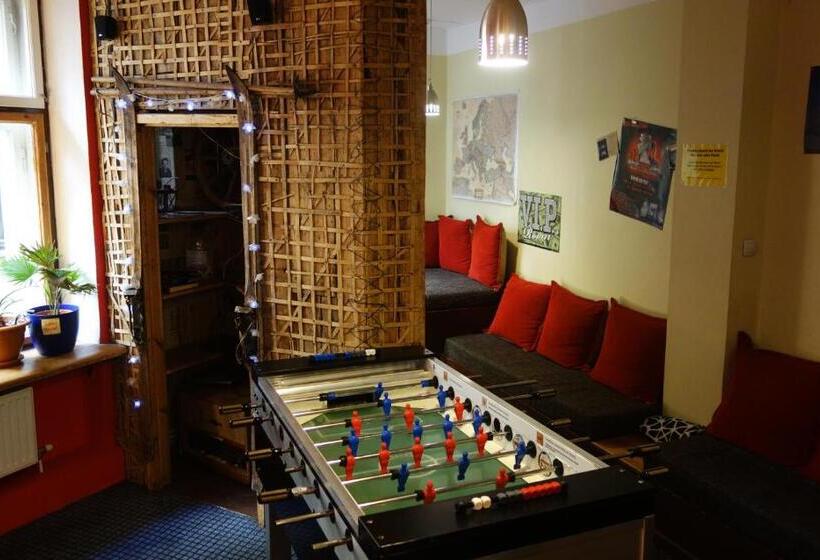 اتاق استاندارد یک تخته با سرویس بهداشتی مشترک, Naughty Squirrel Backpackers Hostel
