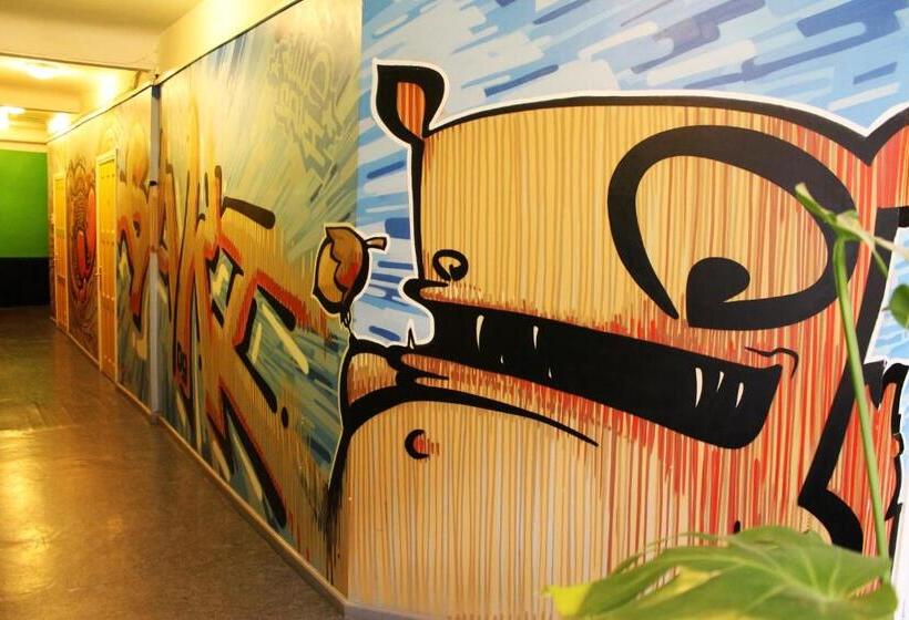اتاق استاندارد یک تخته با سرویس بهداشتی مشترک, Naughty Squirrel Backpackers Hostel
