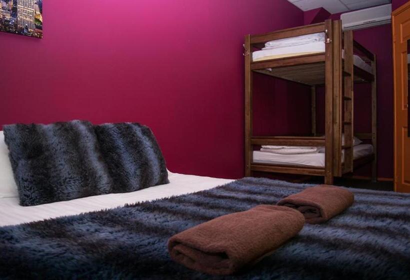 اتاق استاندارد سه تخته با سرویس بهداشتی مشترک, Naughty Squirrel Backpackers Hostel