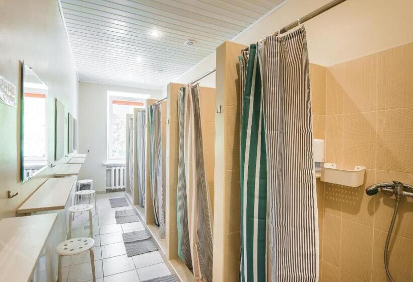 اتاق استاندارد سه تخته با سرویس بهداشتی مشترک, Downtown Forest Hostel & Camping