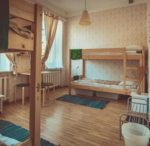 اتاق خانوادگی با سرویس بهداشتی مشترک, Downtown Forest Hostel & Camping