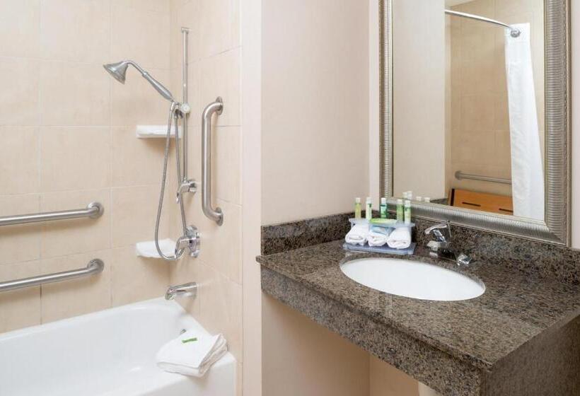 Suite Adapted for people with reduced mobility, Holiday Inn Express  & Suites North Sequim