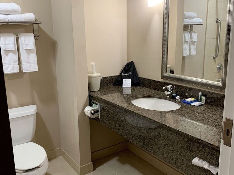 سوییت, Holiday Inn Express Hotel & Suites North Sequim, An Ihg