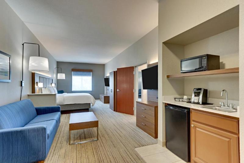 سوئیت برای معلولان, Holiday Inn Express Hotel And Suites Weatherford, An Ihg