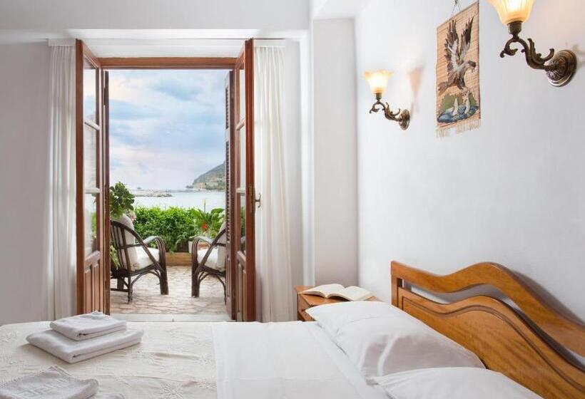 اتاق اقتصادی با چشم‌انداز کنار دریا, Petrino Guesthouse