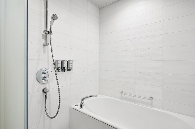 اتاق لوکس با چشم‌انداز شهر, Sheraton Grand Hiroshima