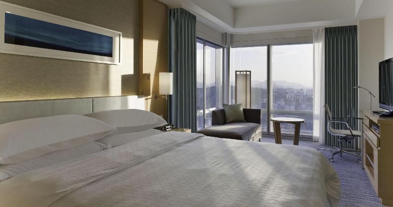 اتاق دلوکس با تخت کینگ و چشم‌انداز شهر, Sheraton Grand Hiroshima