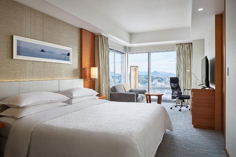 اتاق دلوکس با تخت کینگ و چشم‌انداز شهر, Sheraton Grand Hiroshima