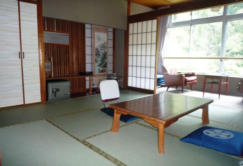 اتاق کلاسیک, Takao Kanko