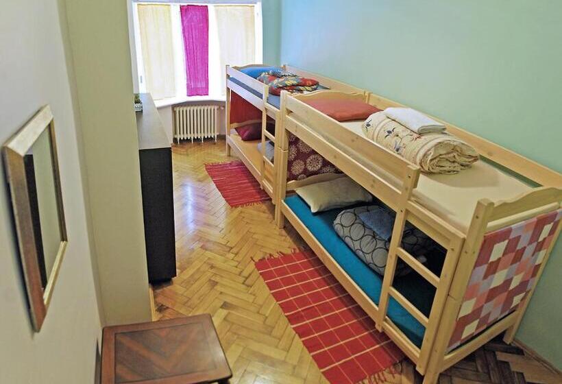 تختخواب در اتاق مشترک, The Monk S Bunk Kaunas