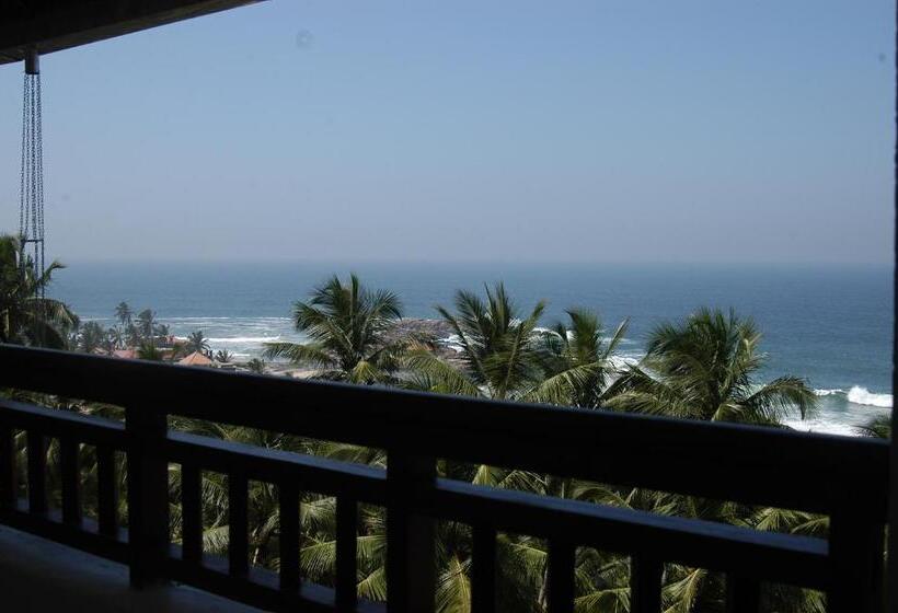 اتاق استاندارد با چشم‌انداز دریا, Gokulam Grand Turtle On The Beach