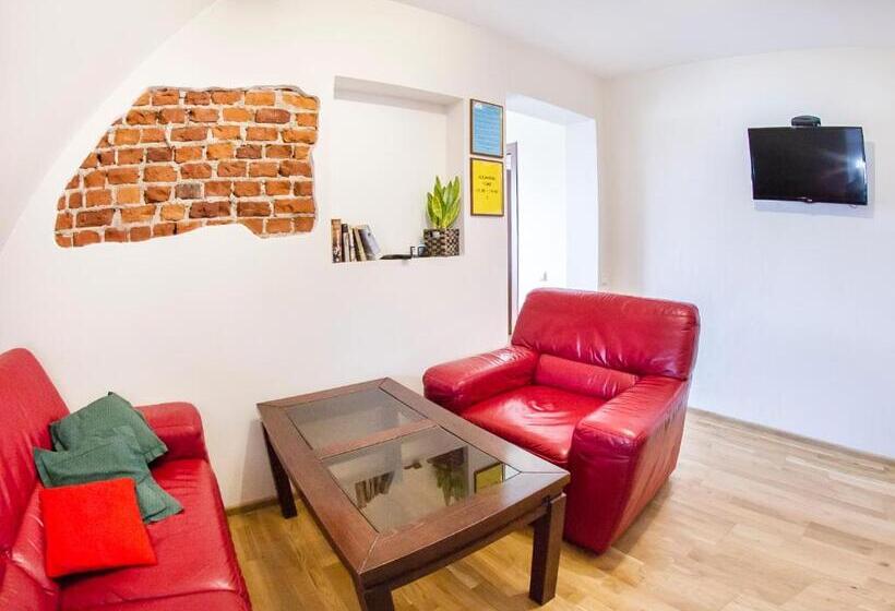 اتاق استاندارد سه تخته با سرویس بهداشتی مشترک, Klaipeda Hostel