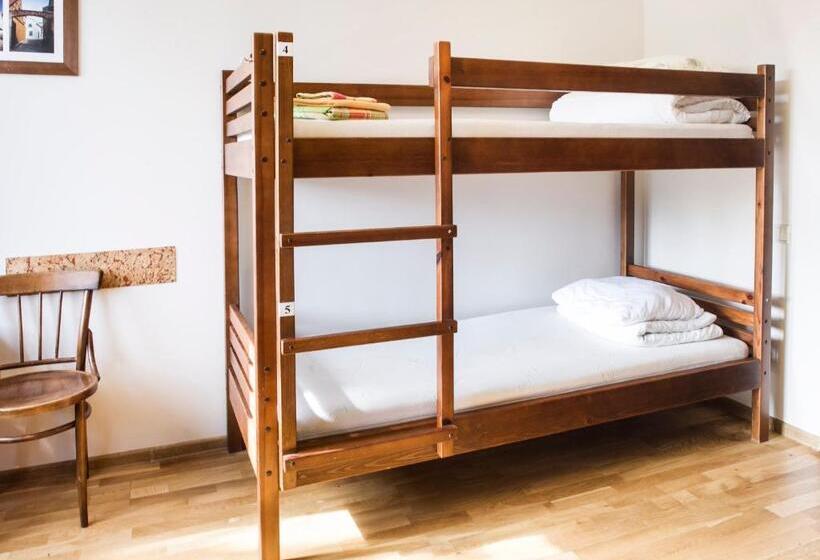 اتاق چهار تخته با دستشویی مشترک, Klaipeda Hostel