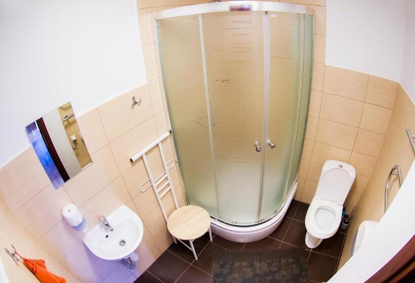 اتاق چهار تخته با دستشویی مشترک, Klaipeda Hostel