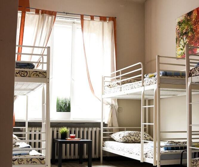 تختخواب در اتاق مشترک, R Hostel