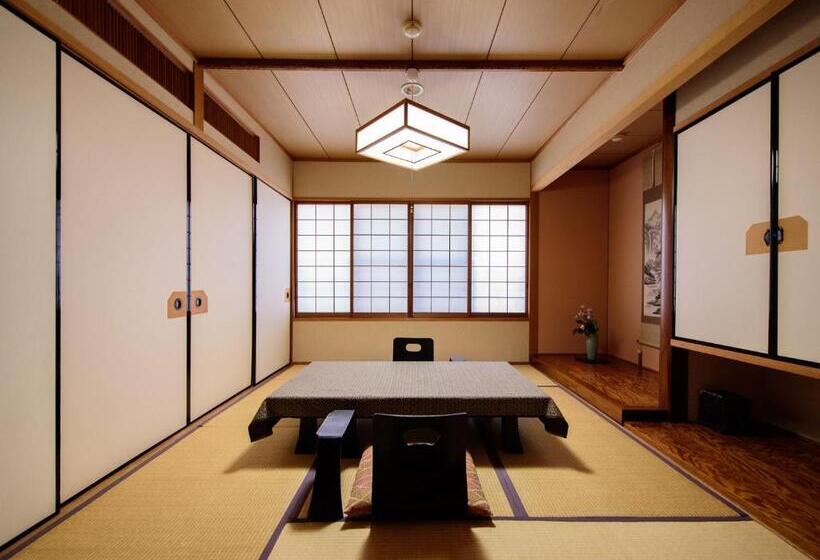اتاق استاندارد با چشم‌انداز کوهستان, Yufuin Onsen Wafu Ryokan Tsuenosho
