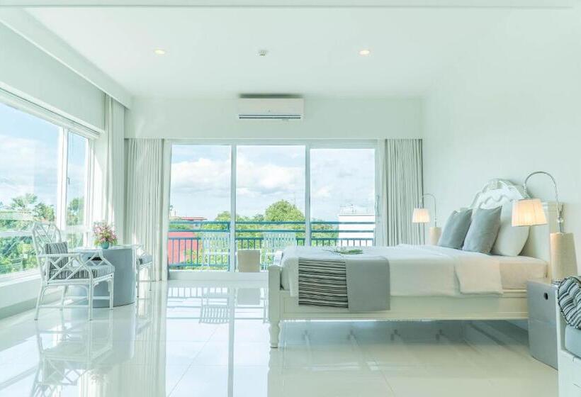 سوئیت با بالکن, Cera Resort @ Cha Am
