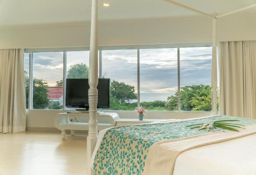 سوئیت با بالکن, Cera Resort @ Cha Am