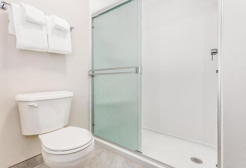 سوئیت با تخت بزرگ, Holiday Inn Express Hotel & Suites Eau Claire North, An Ihg
