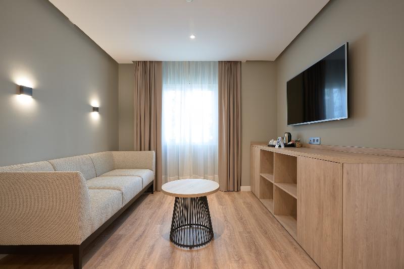 سوئیت برای معلولان, Holiday Inn Express Conway, An Ihg