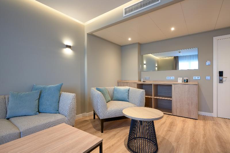 سوئیت برای معلولان, Holiday Inn Express Conway, An Ihg