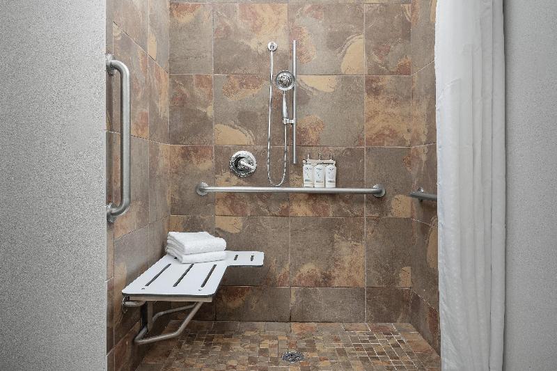 اتاق استاندارد با تخت بزرگ برای معلولان, Holiday Inn Express & Suites Superior, An Ihg