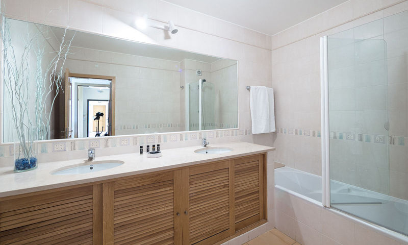 اتاق استاندارد برای معلولان, Holiday Inn Laramie, An Ihg