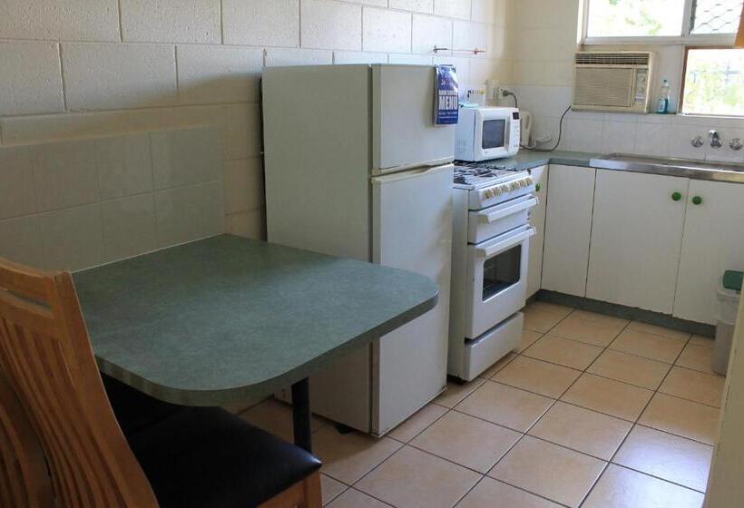 استودیوی استاندارد, Oasis Inn Apartments