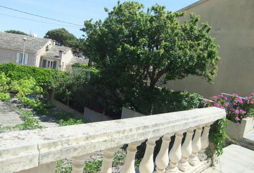 اتاق استاندارد, U Pozzu