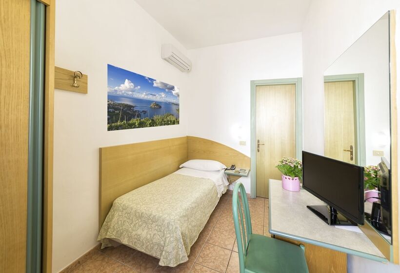 Economy Single Room, Vittoria