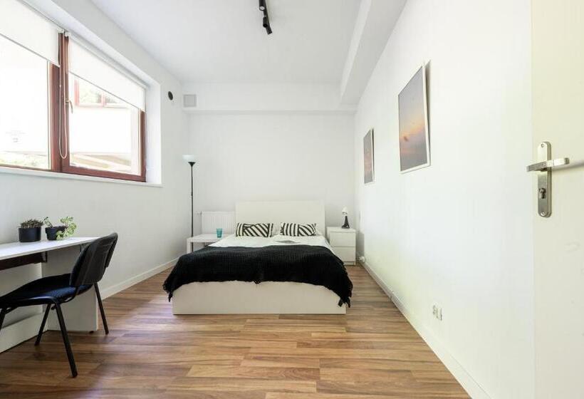 اتاق استاندارد, Target Hostel