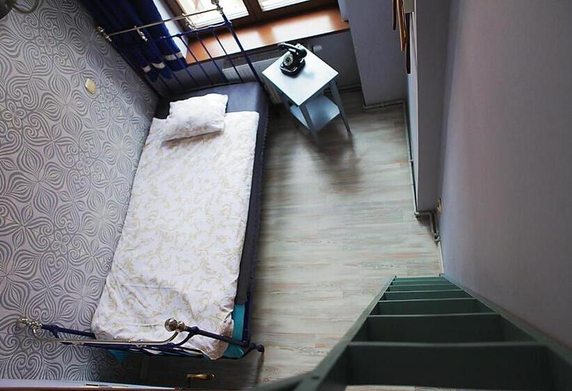 اتاق استاندارد با سرویس بهداشتی مشترک, Angel Hostel