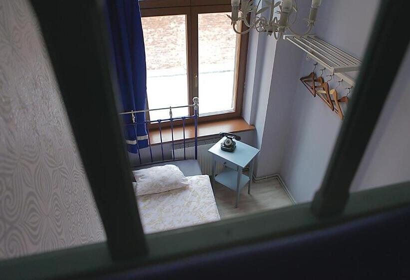 اتاق استاندارد با سرویس بهداشتی مشترک, Angel Hostel