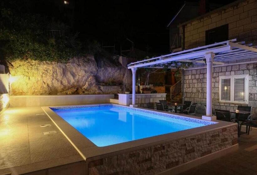 استودیوی استاندارد اینتریور, Kusalo Guesthouse