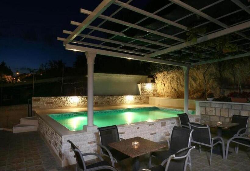 استودیوی استاندارد اینتریور, Kusalo Guesthouse