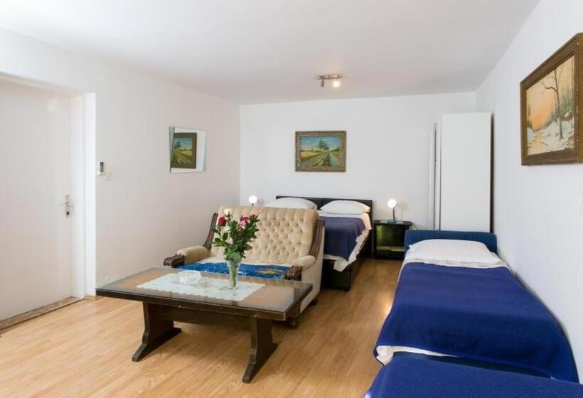 带1个卧室的带阳台的公寓, Kusalo Guesthouse