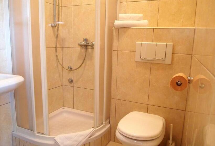 اتاق استاندارد, Adria
