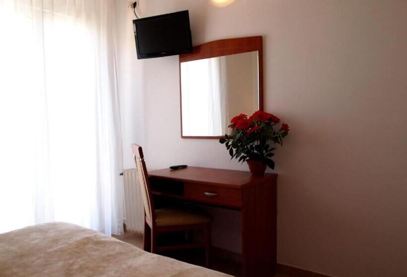 اتاق اکونومی, Adria