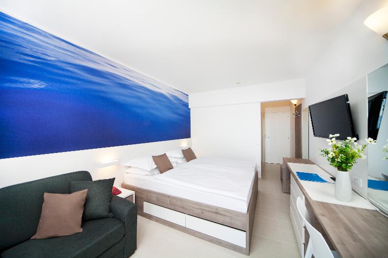 اتاق سوپریور با چشم‌انداز جانبی دریا, Bluesun Hotel Neptun   All Inclusive