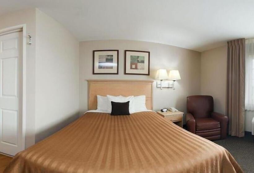 Suite Adapted for people with reduced mobility, Candlewood Suites Milwaukee Brown Deer