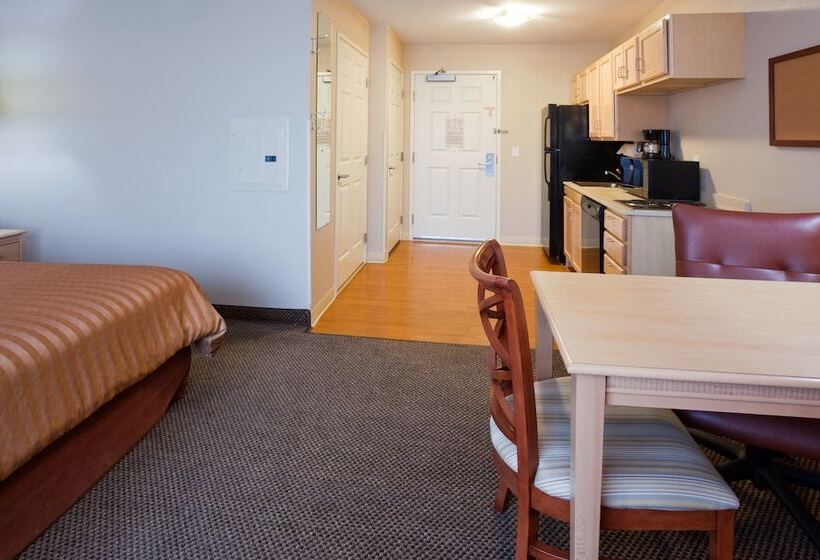 Suite Adapted for people with reduced mobility, Candlewood Suites Milwaukee Brown Deer