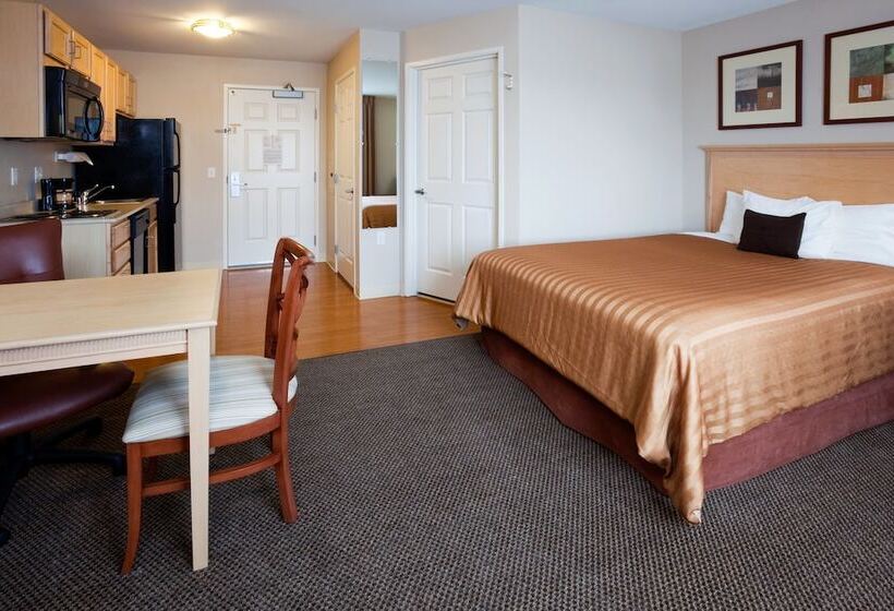 Suite Adapted for people with reduced mobility, Candlewood Suites Milwaukee Brown Deer